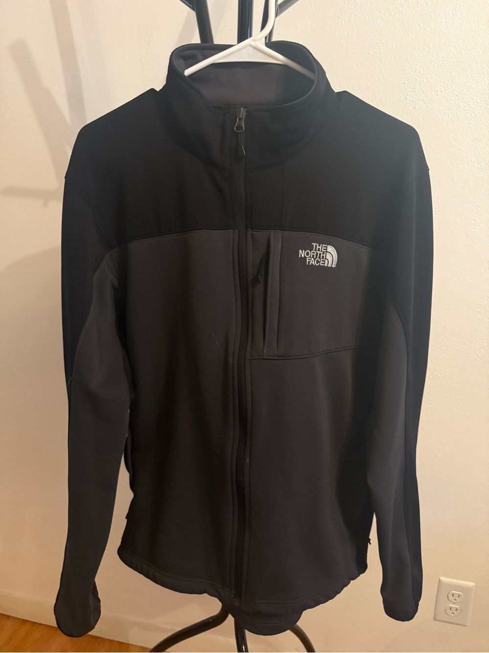 The North Face Men’s Black lightweight Jacket -  - perfect between seasons